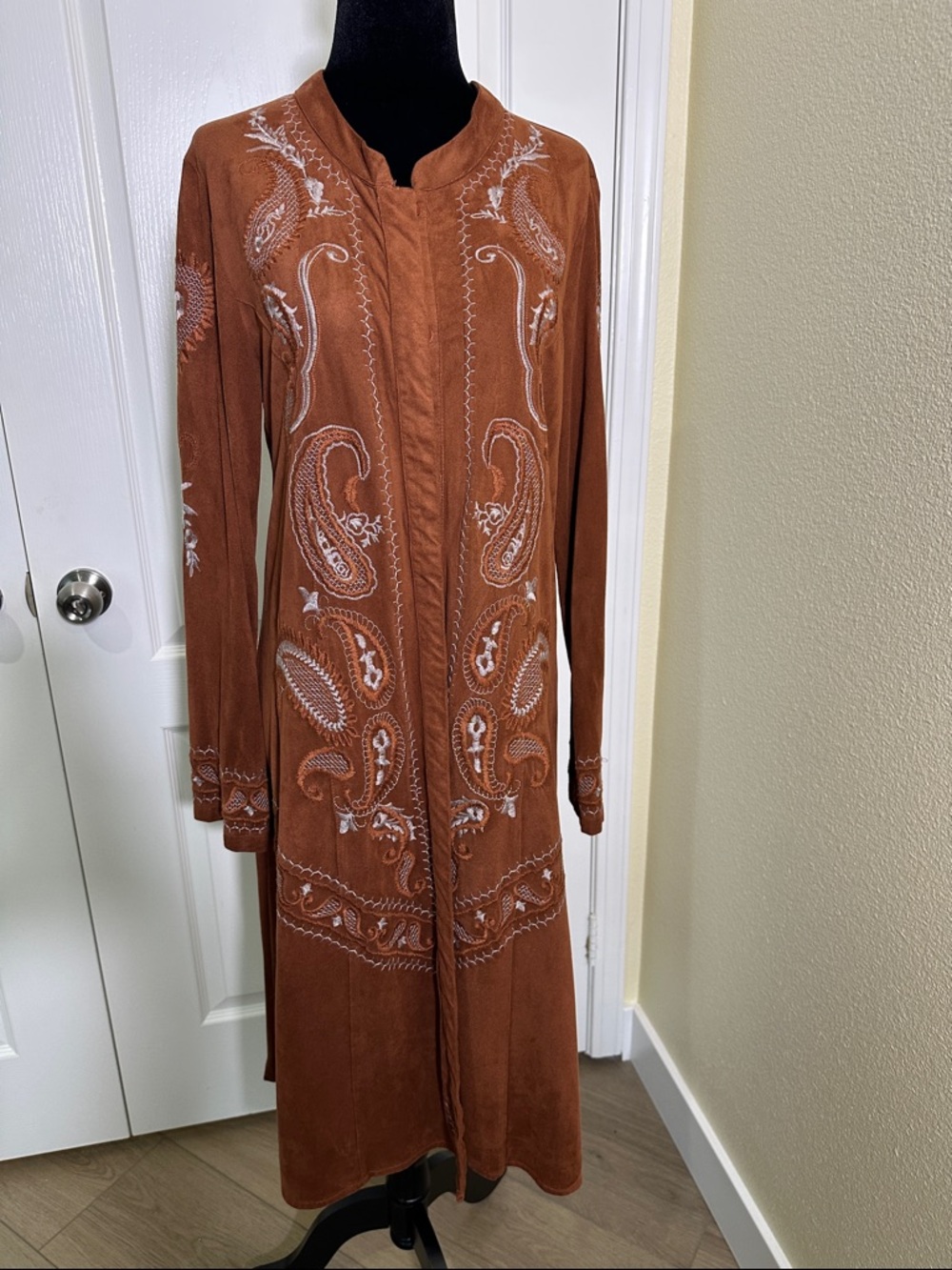 Monoreno Rust Brown Embroidered Faux Suede Duster. Medium